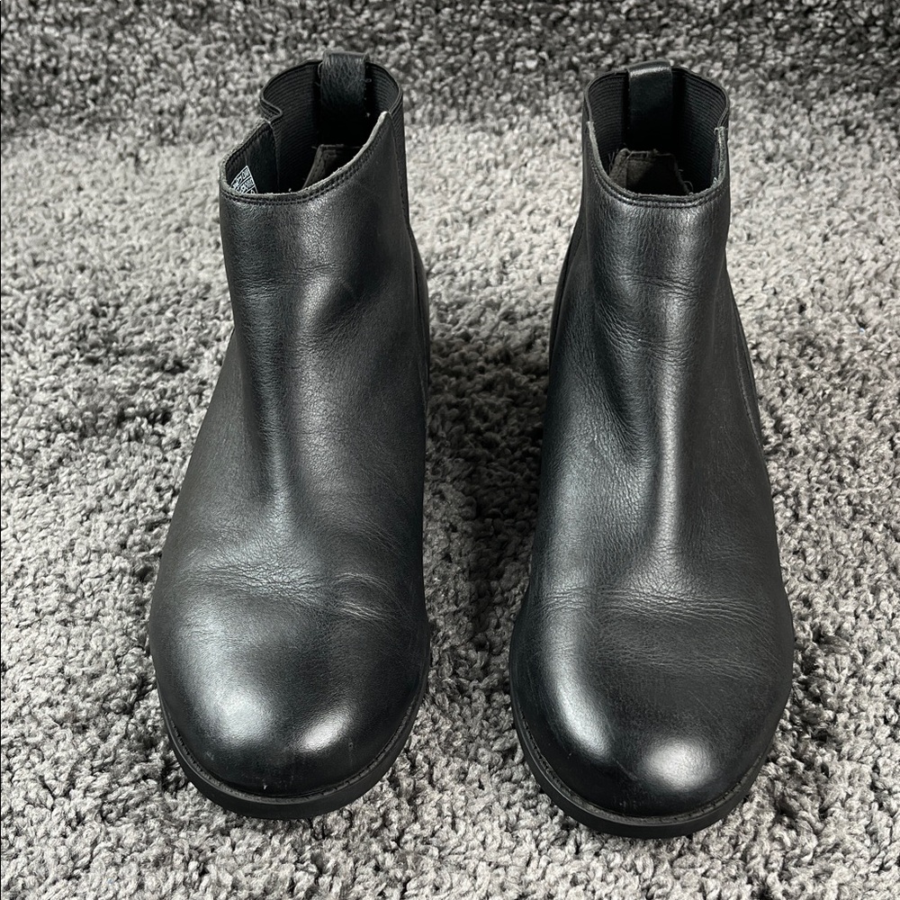 Vionic Thatcher Black Leather Chelsea Ankle Boots